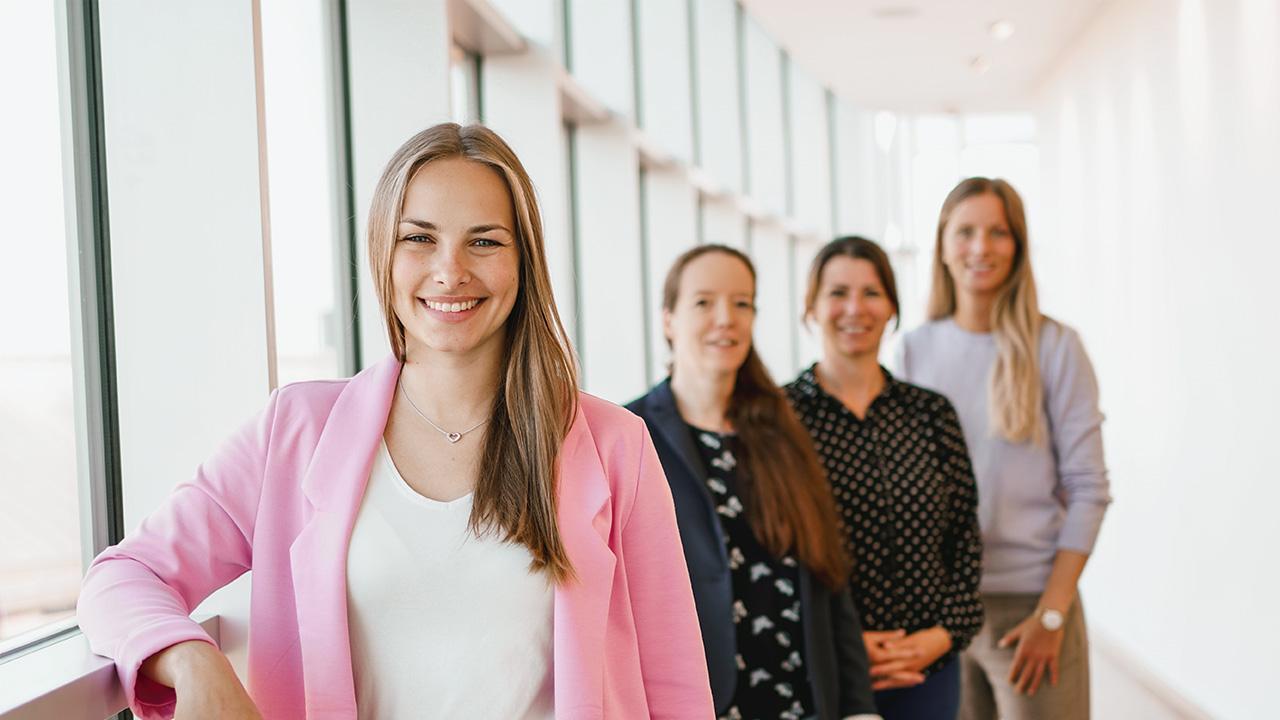 Personalreferentin auf einem Gruppenbild