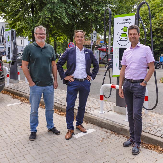 Foto v.l.n.r.: ISven Pastewka (Energieservices Stadtwerke Flensburg); Dirk Thole (Geschäftsführer Stadtwerke Flensburg; Dr. Fabian Geyer (Oberbürgermeister Stadt Flensburg)