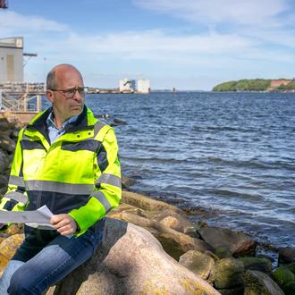 Karsten Müller-Janßen, Technischer Geschäftsführer, ist unser Gesicht der Transformation. Mit dem Stadtwerke-Team plant er alle Maßnahmen und als nächstes die erste Großwärmepumpe in 2027, die mit Fördewasser und Öko-Strom grüne Fernwärme liefern wird.